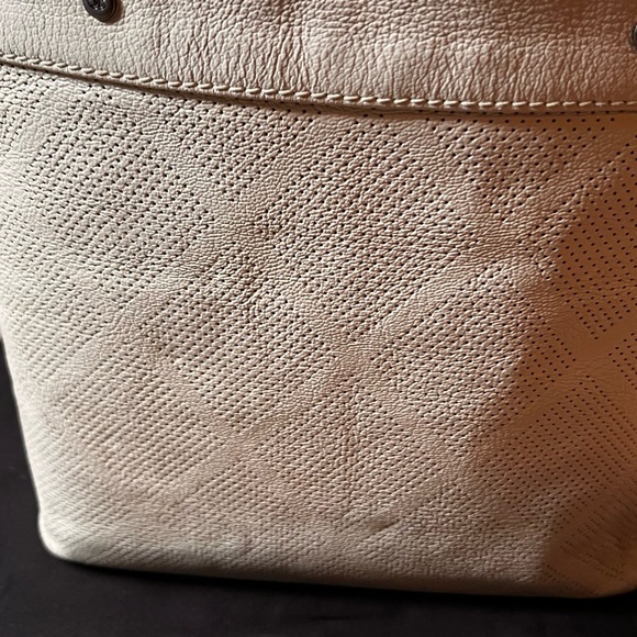 Chanel Cream Tote Bag with Textured Canvas and Iconic CC Logo - Picture 6 of 16